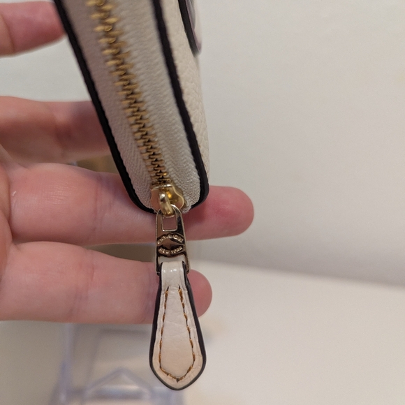 Coach X Disney Minnie Mouse Small Patch Zip-Around Wallet - Picture 5 of 12